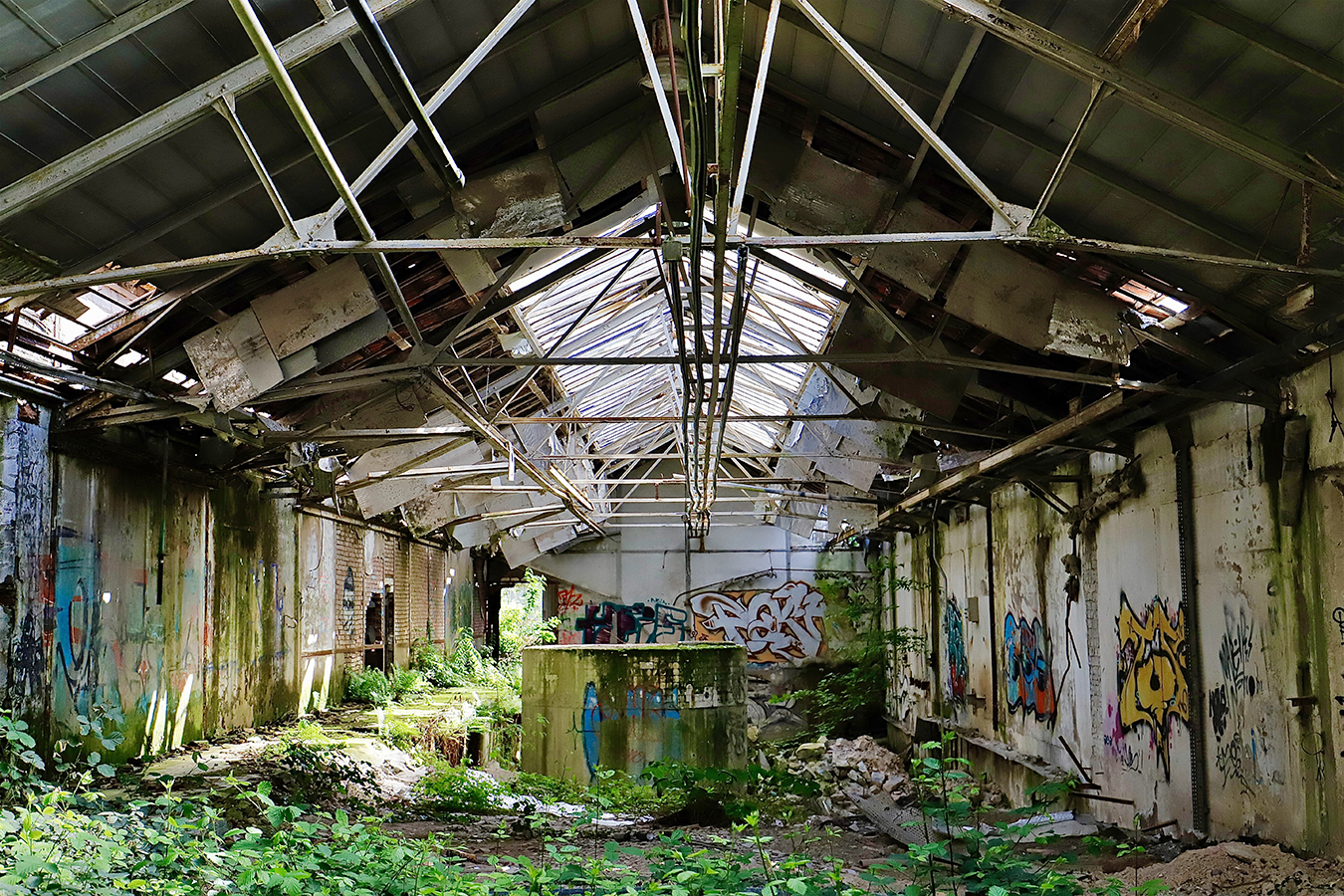 Interior of a building in the abandoned premises of the former Sarreguemines faience factories. ©2021 Mathieu Improvisato